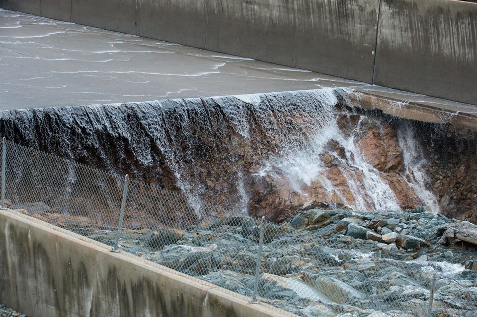 Giant cavity opens in Oroville Dam spillway as Jerry Brown focuses on Delta Tunnels