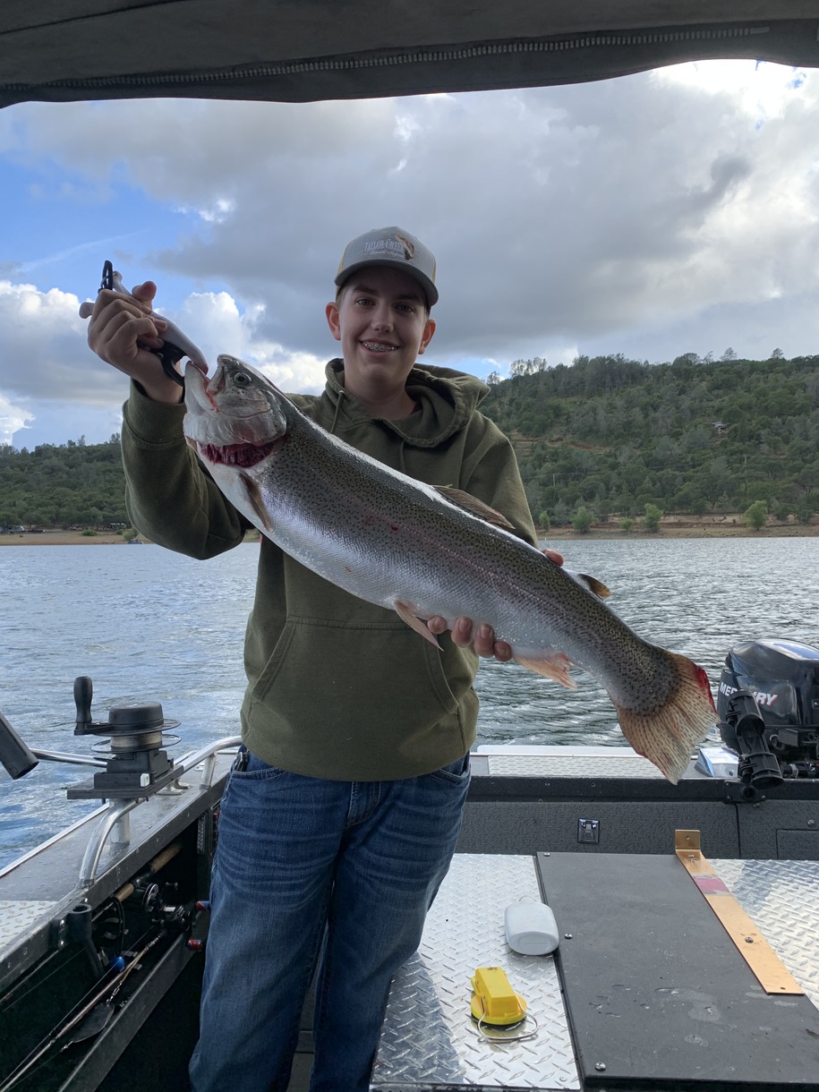 Trollers Battle Large Rainbows at Collins Lake!